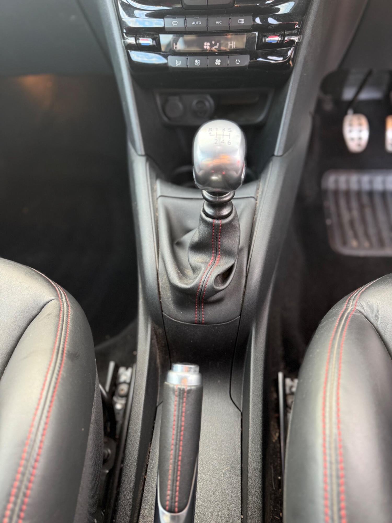 Used Peugeot 208 2013 for sale - 77163611: Photo 24