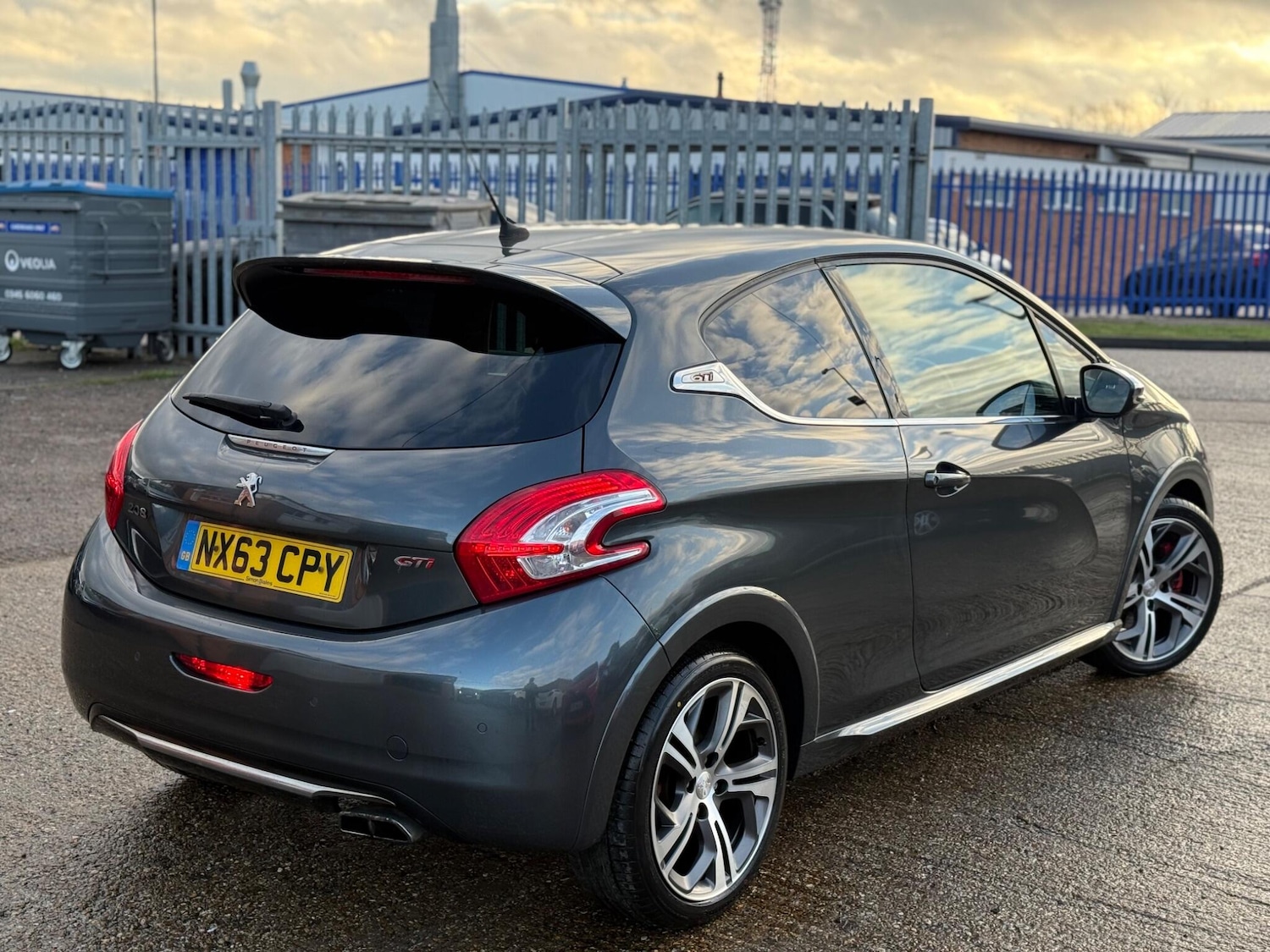 Used Peugeot 208 2013 for sale - 77163611: Photo 3