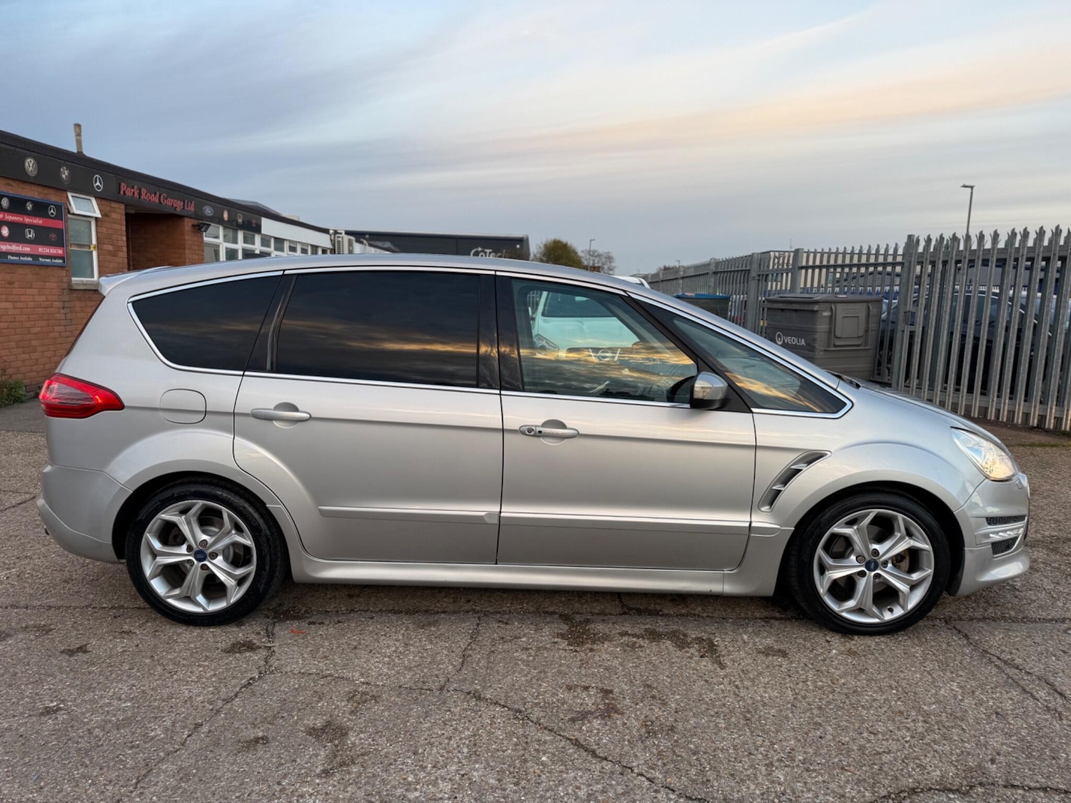 Used Ford S-Max 2011 for sale - 76714932: Photo 2