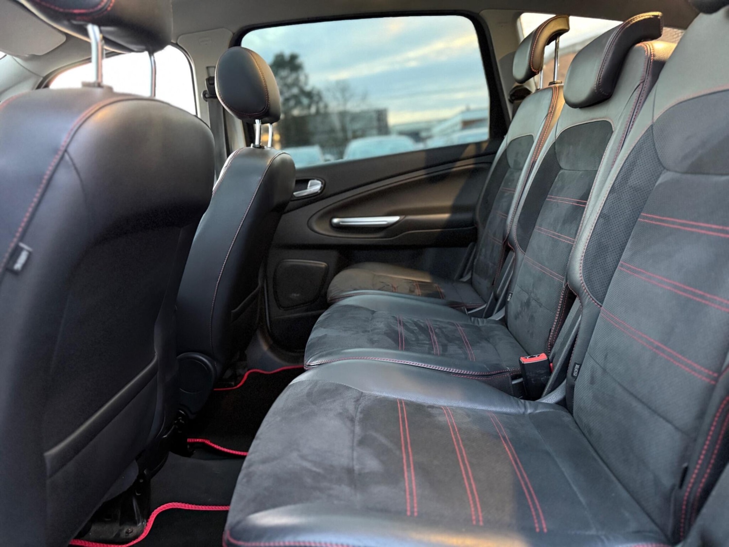 Used Ford S-Max 2011 for sale - 76714932: Photo 26