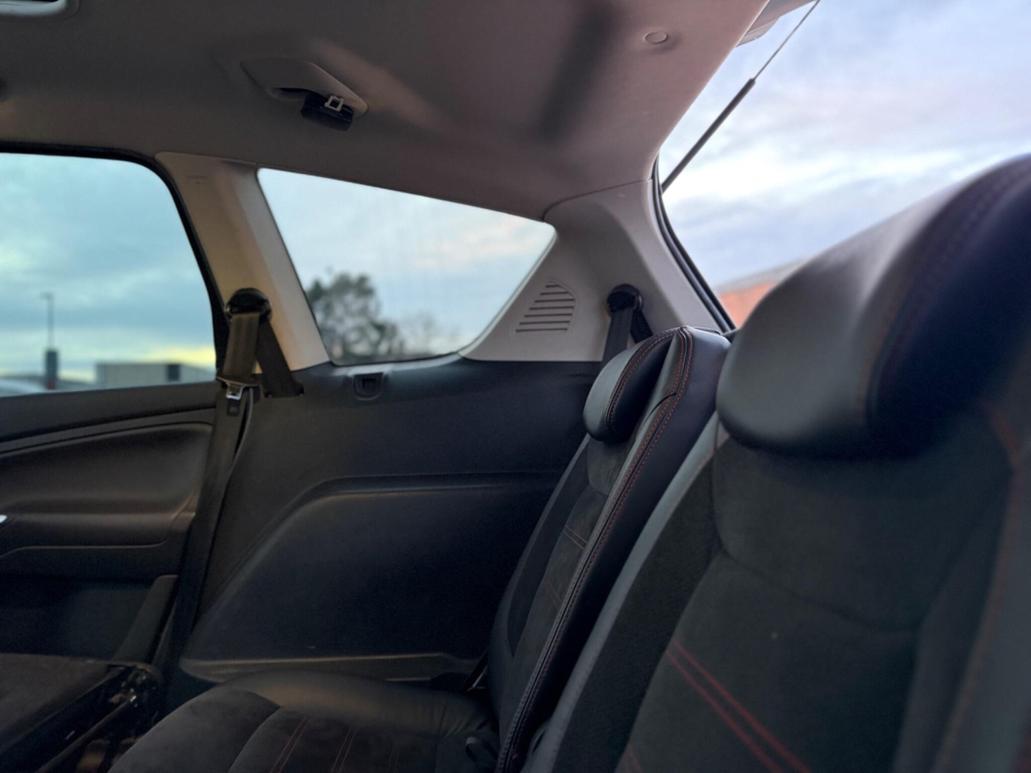 Used Ford S-Max 2011 for sale - 76714932: Photo 32