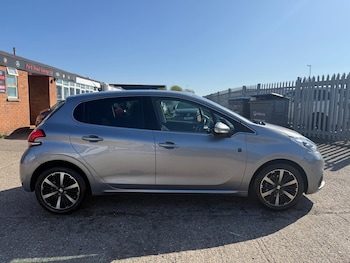 Used Peugeot 208 2019 for sale - 78260468: Photo