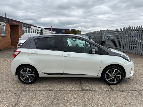Used Toyota Yaris 2020 for sale - 76214232: Photo 2