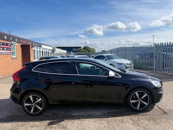 Used Volvo V40 2016 for sale - 79820652: Photo