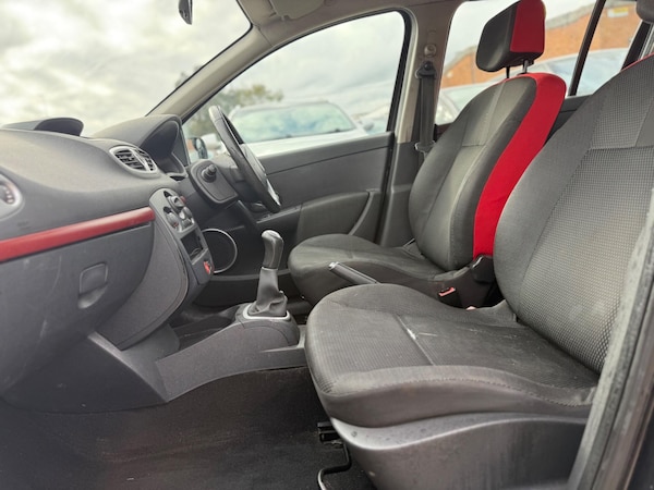 Used Renault Clio 2011 for sale - 76214584: Photo 10