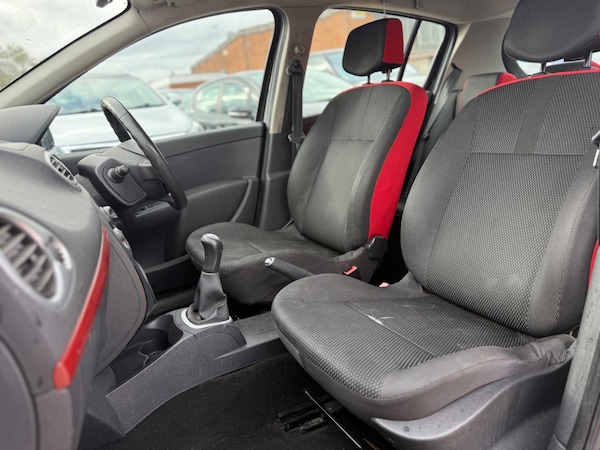 Used Renault Clio 2011 for sale - 76214584: Photo 11