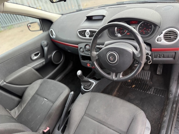 Used Renault Clio 2011 for sale - 76214584: Photo 12