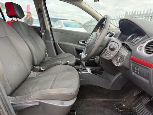 Used Renault Clio 2011 for sale - 76214584: Photo 13