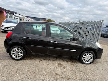 Used Renault Clio 2011 for sale - 76214584: Photo 2