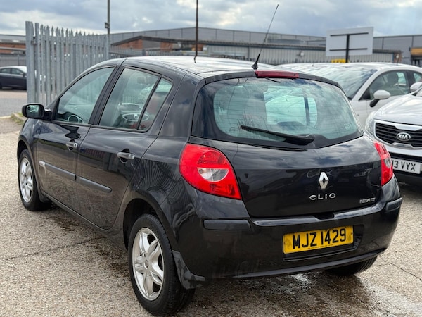 Used Renault Clio 2011 for sale - 76214584: Photo 4