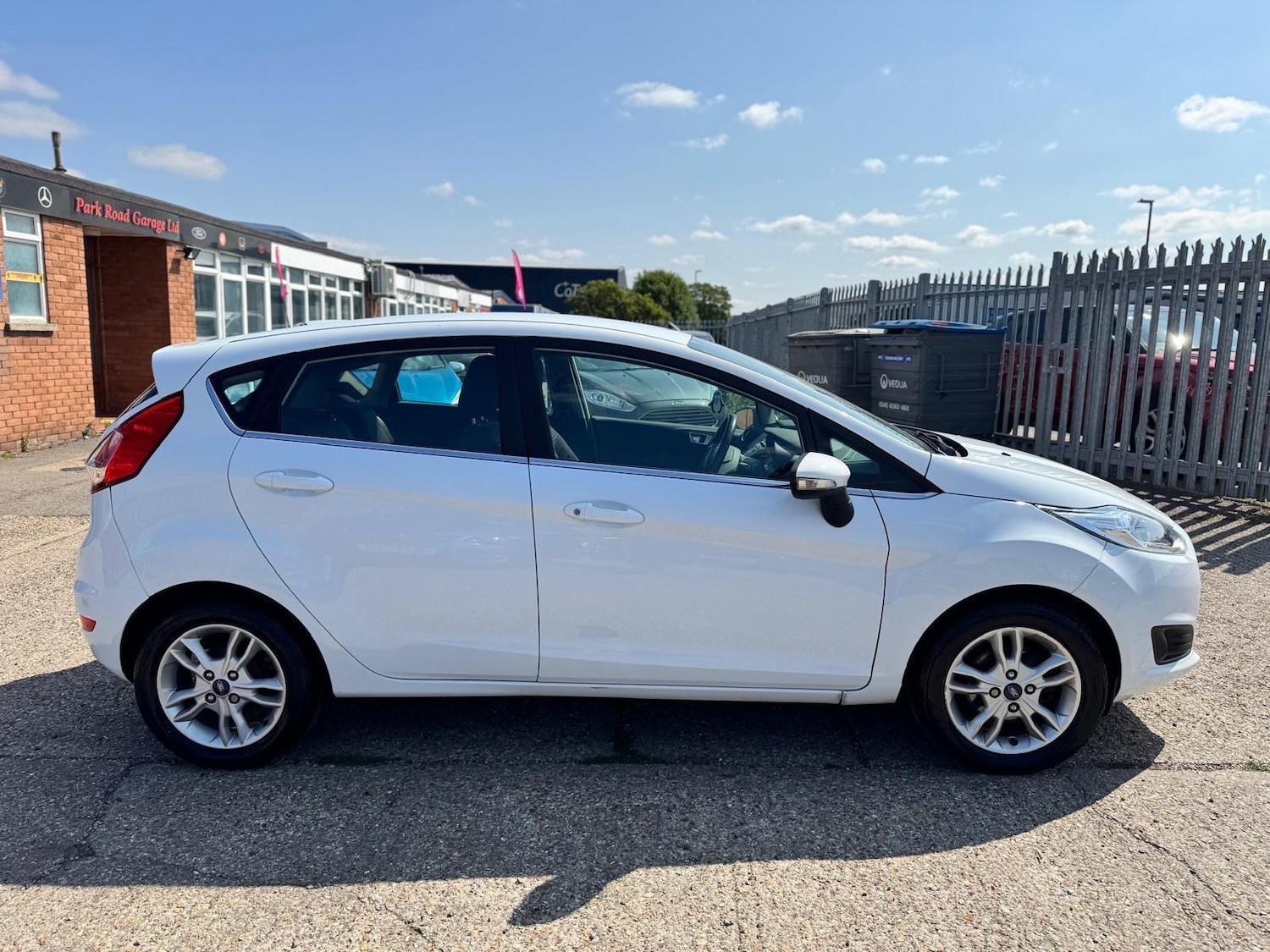 Used Ford Fiesta 2017 for sale - 77425917: Photo 2