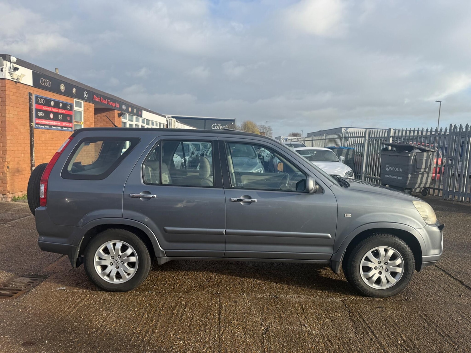 Used Honda CR-V 2005 for sale - 76850484: Photo 2