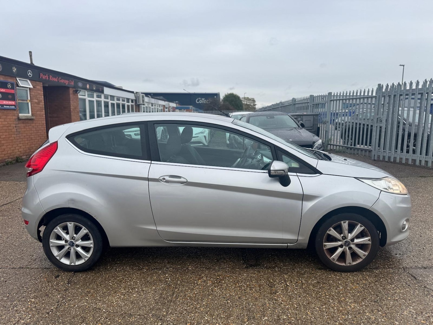 Used Ford Fiesta 2009 for sale - 76370128: Photo 2