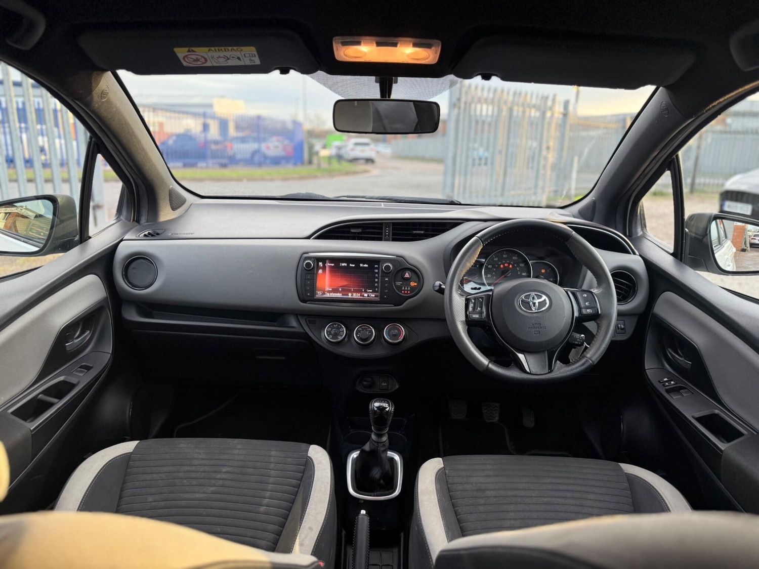 Used Toyota Yaris 2017 for sale - 77412317: Photo 17