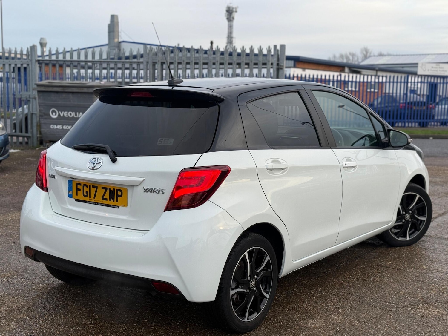 Used Toyota Yaris 2017 for sale - 77412317: Photo 3