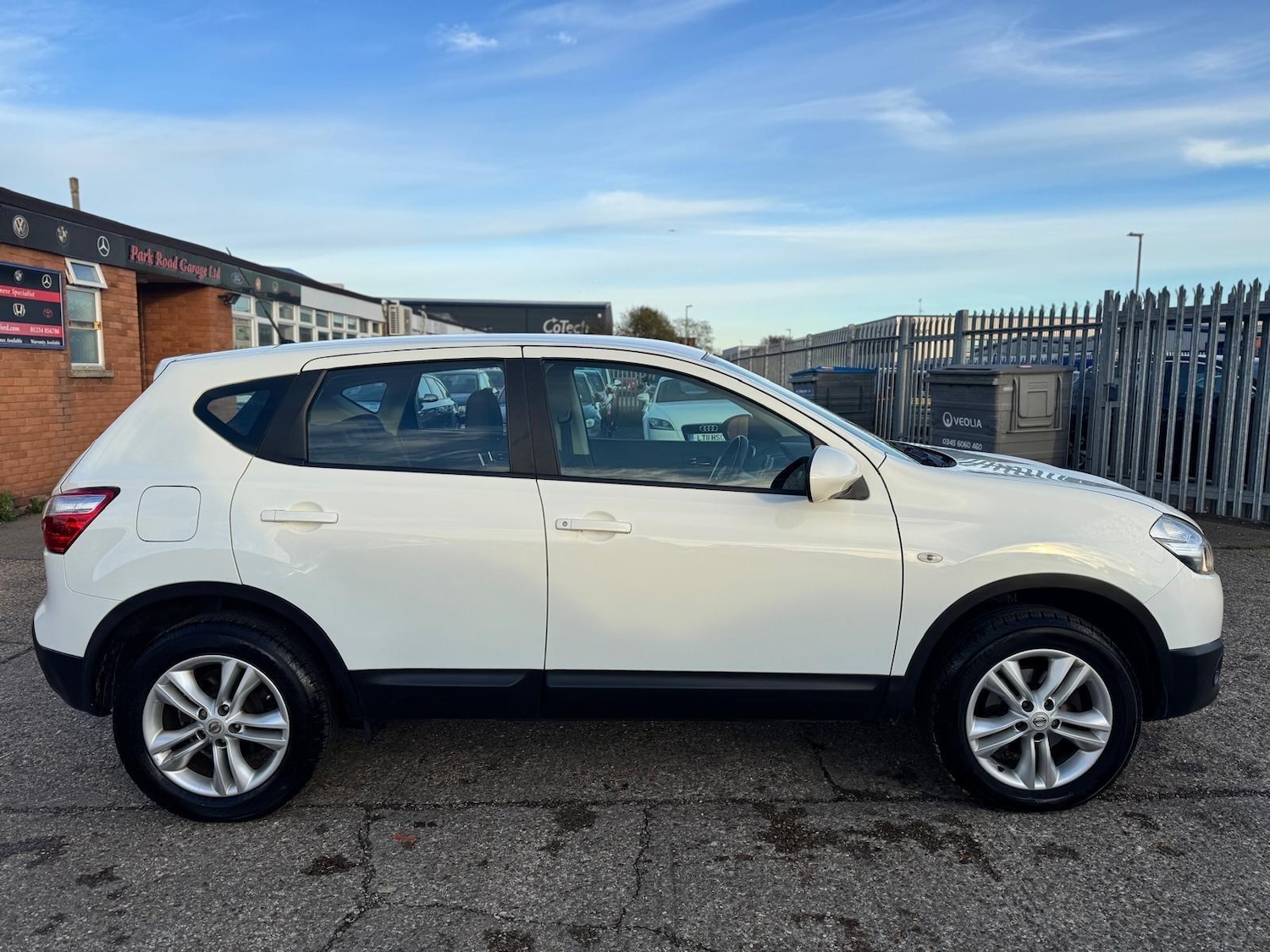Used Nissan Qashqai 2013 for sale - 76592824: Photo 2