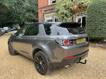 Used Land Rover Discovery Sport 2018 for sale - 75982571: Photo