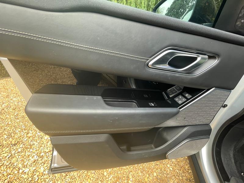 Used Land Rover Range Rover Velar 2018 for sale - 75843398: Photo 25