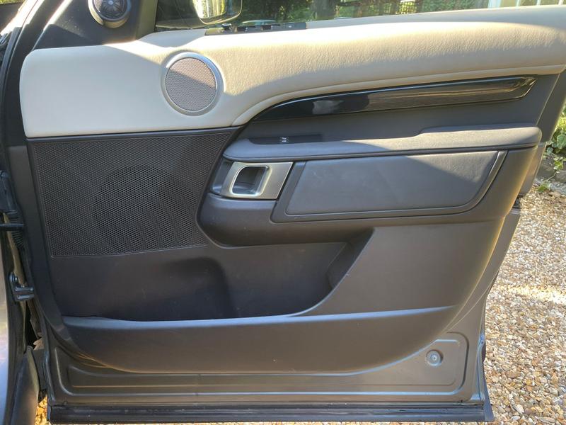 Used Land Rover Discovery 2017 for sale - 75982652: Photo 21