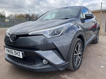 Used Toyota C-HR 2017 for sale - 78047099: Photo