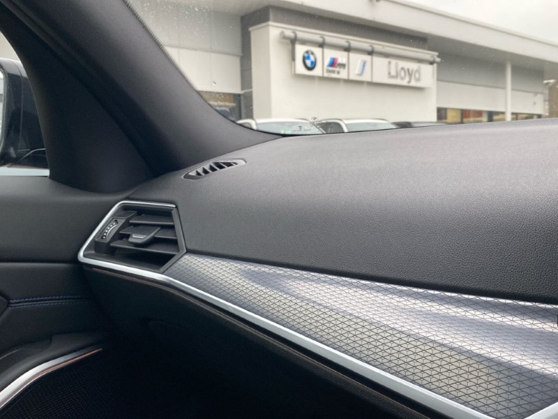 Used BMW 3 Series 2024 for sale - 77420515: Photo 32