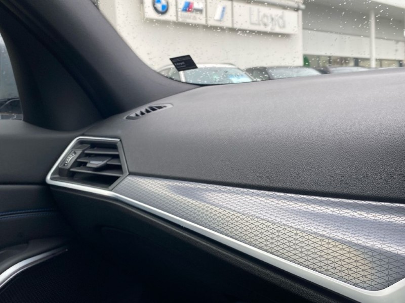 Used BMW 3 Series 2024 for sale - 77545371: Photo 32