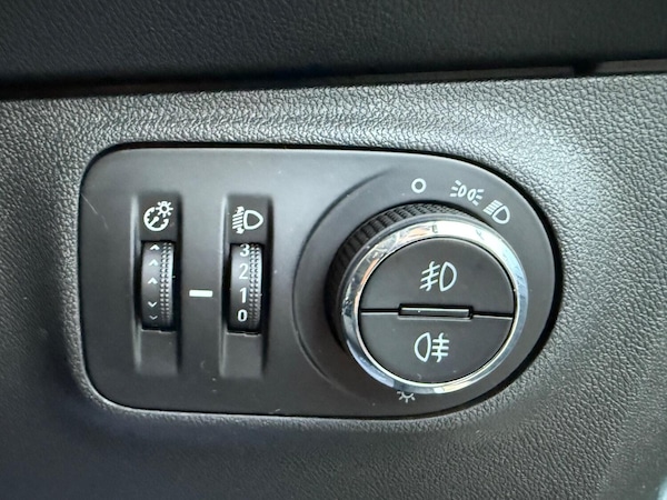Used Vauxhall Corsa 2016 for sale - 76198316: Photo 46