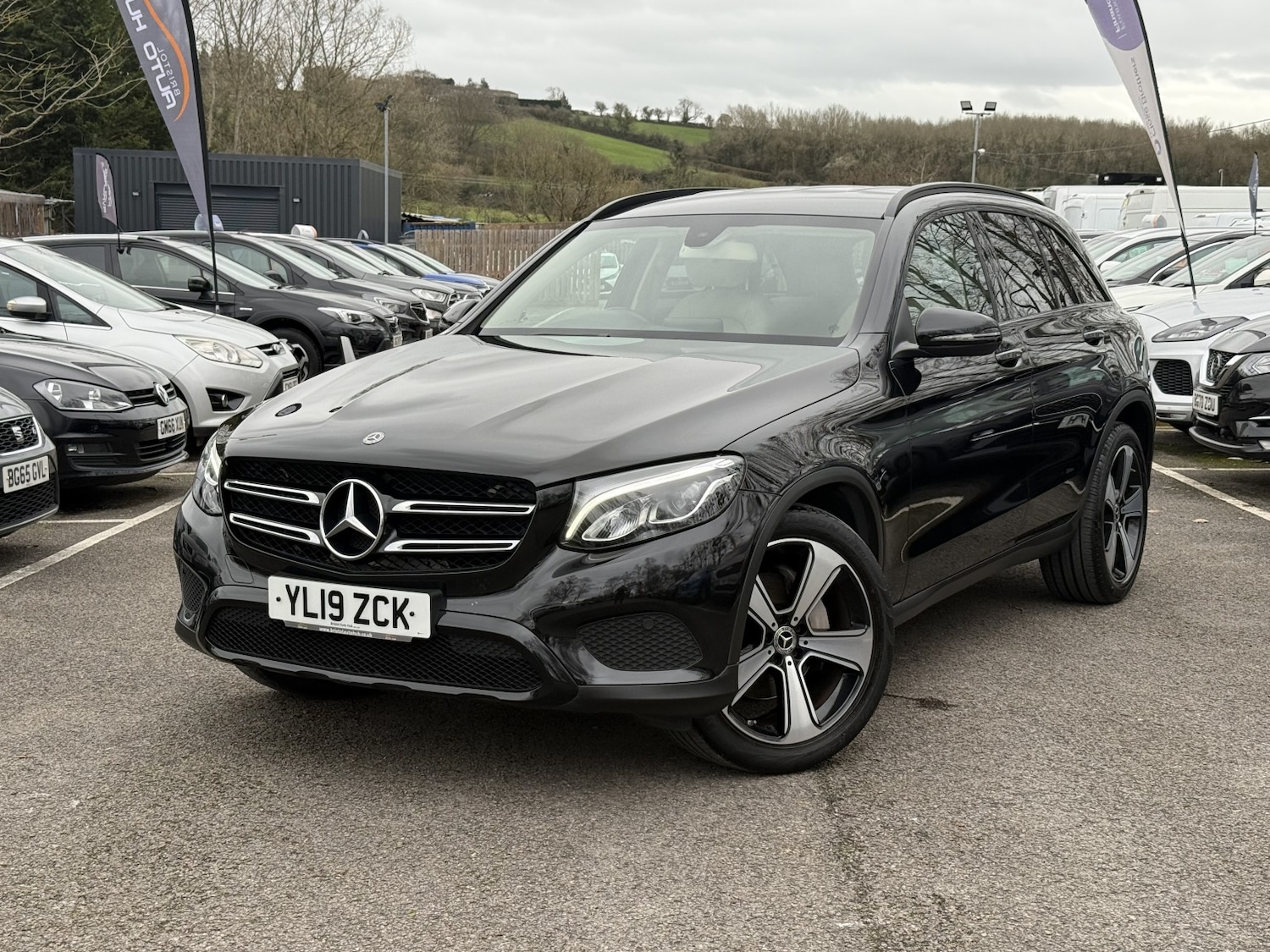 Used Mercedes-Benz GLC 2019 for sale - 77635354: Photo 2