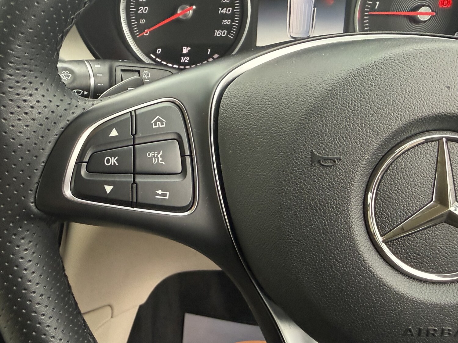 Used Mercedes-Benz GLC 2019 for sale - 77635354: Photo 32