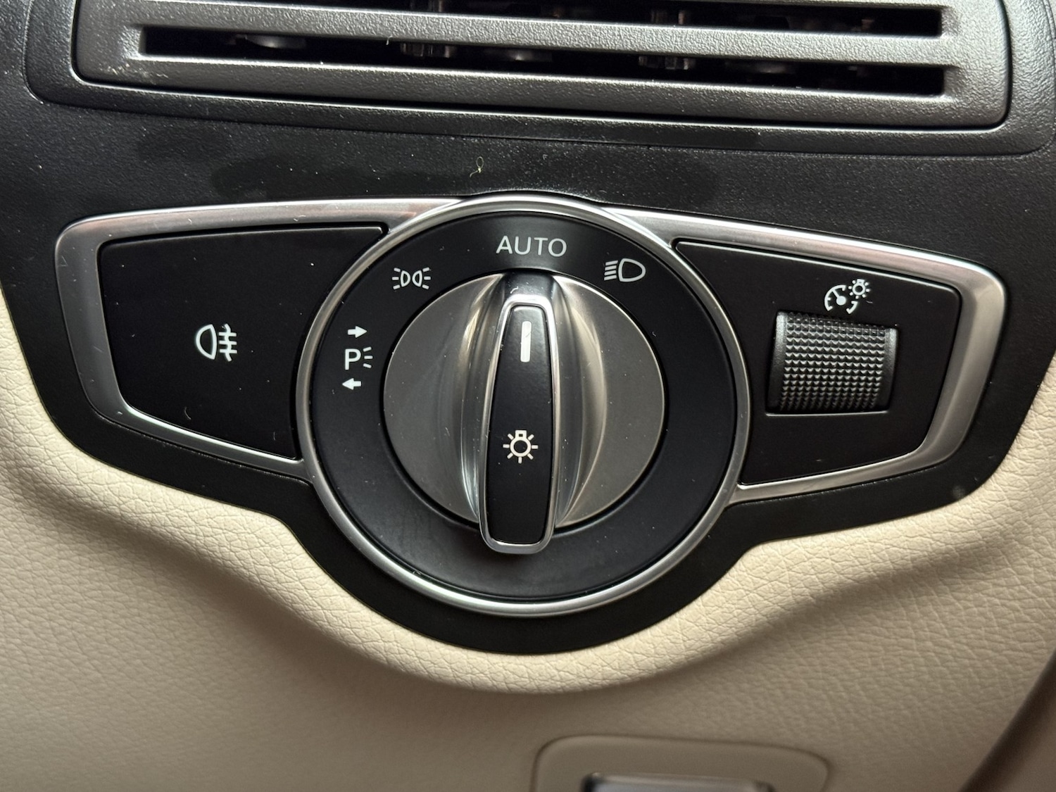 Used Mercedes-Benz GLC 2019 for sale - 77635354: Photo 49