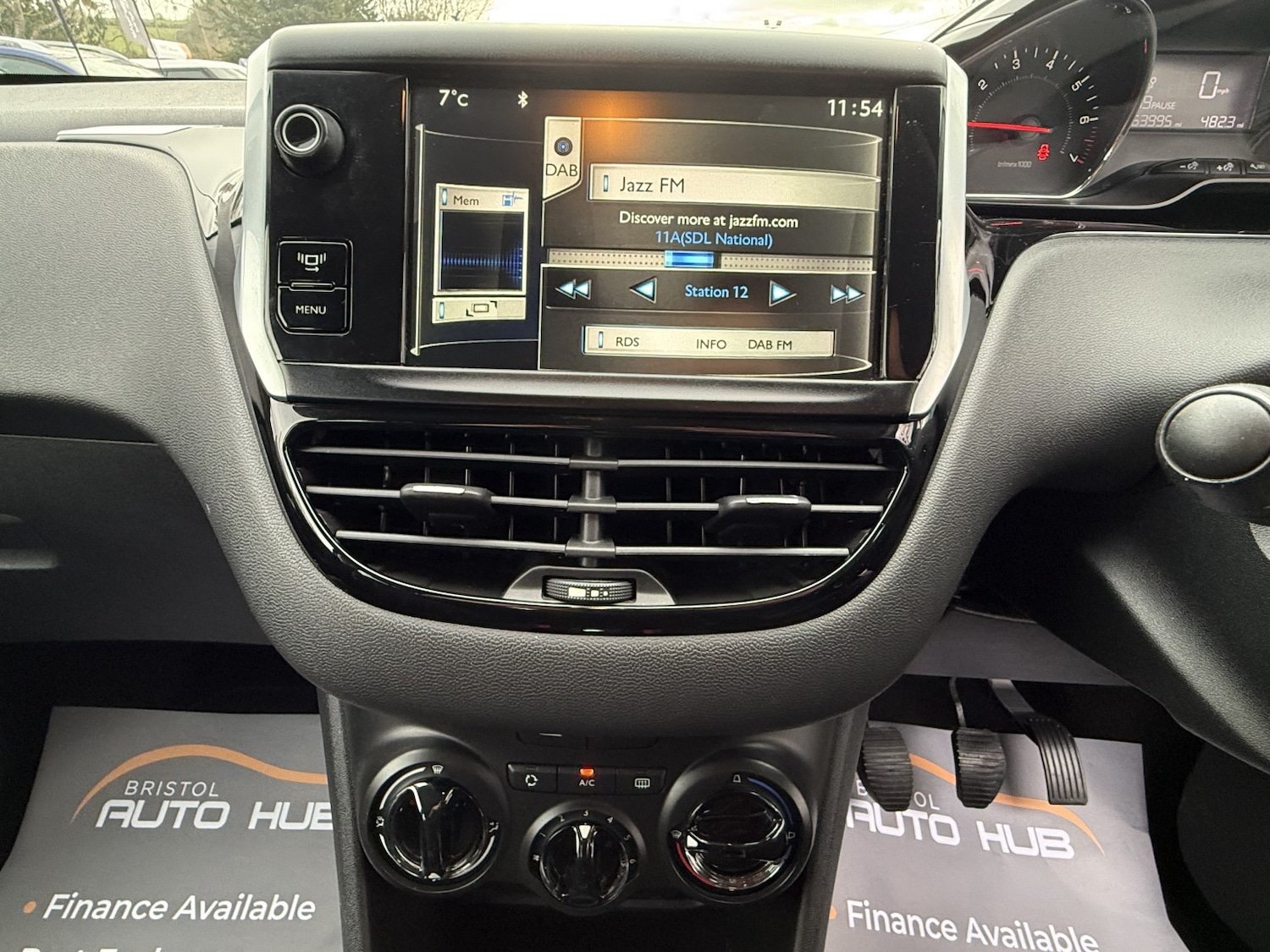 Used Peugeot 208 2014 for sale - 77166139: Photo 29