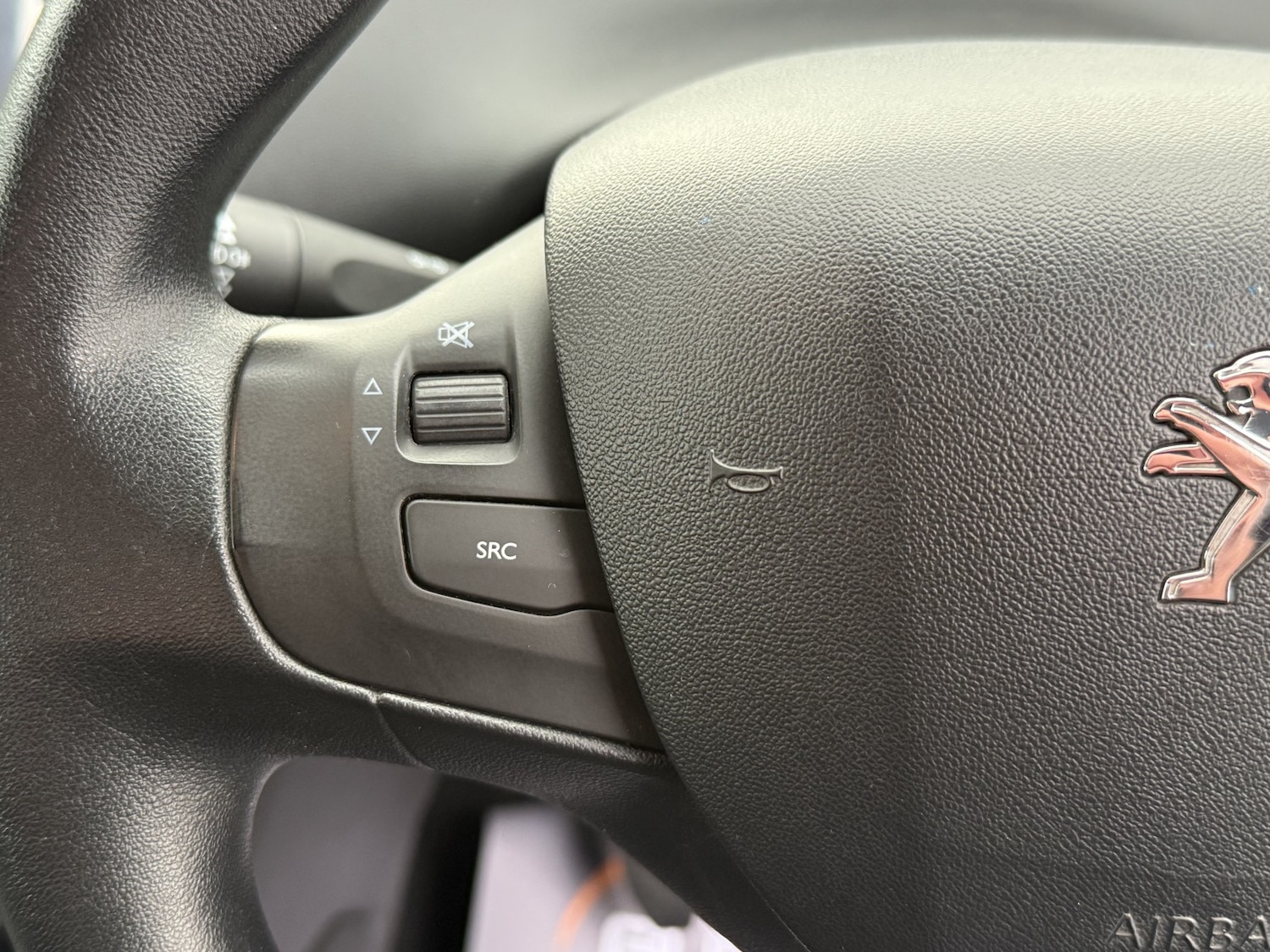 Used Peugeot 208 2014 for sale - 77166139: Photo 45