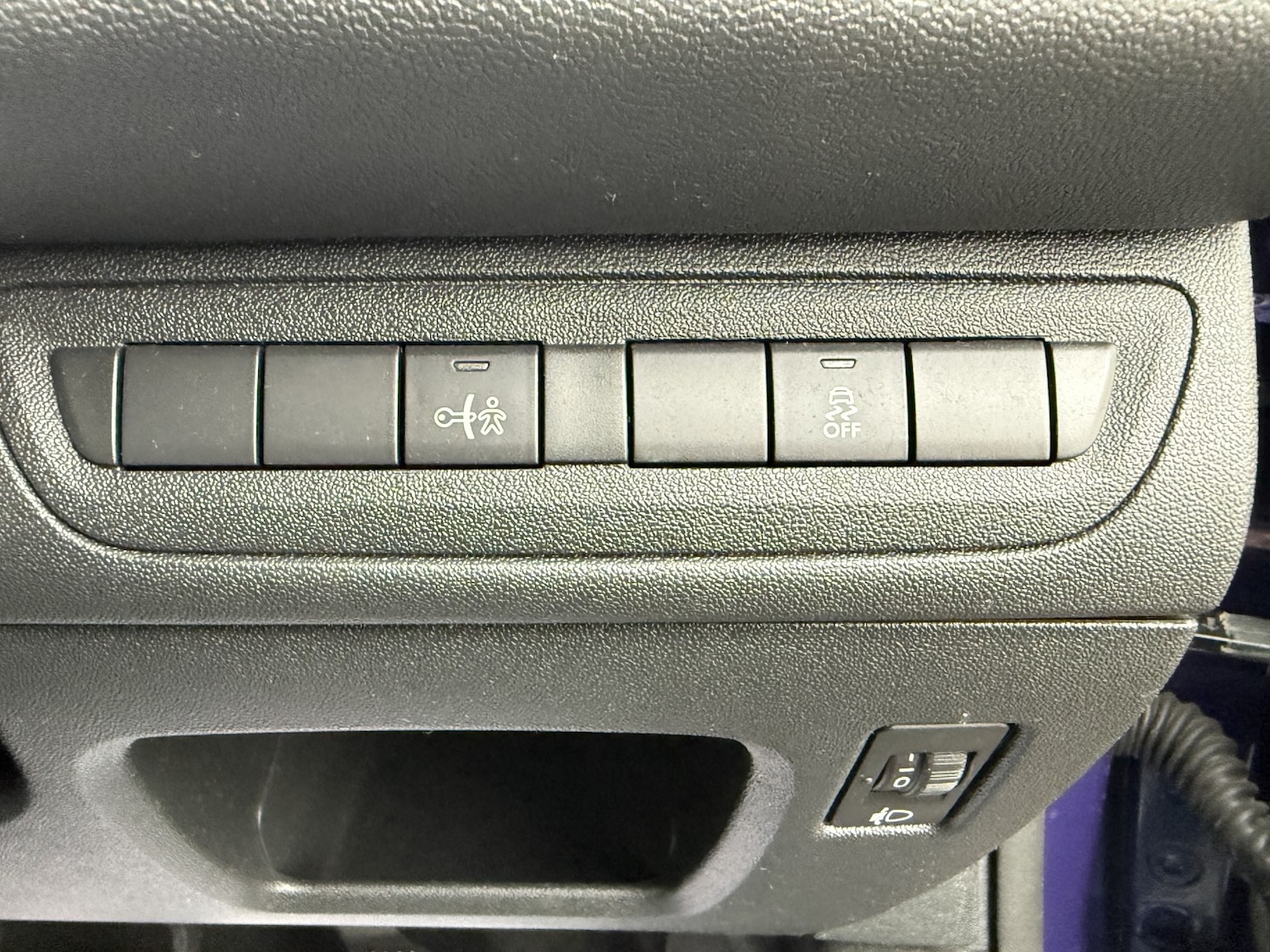 Used Peugeot 208 2014 for sale - 77166139: Photo 48