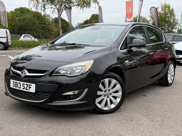 Used Vauxhall Astra 2013 for sale - 76082789: Photo 2