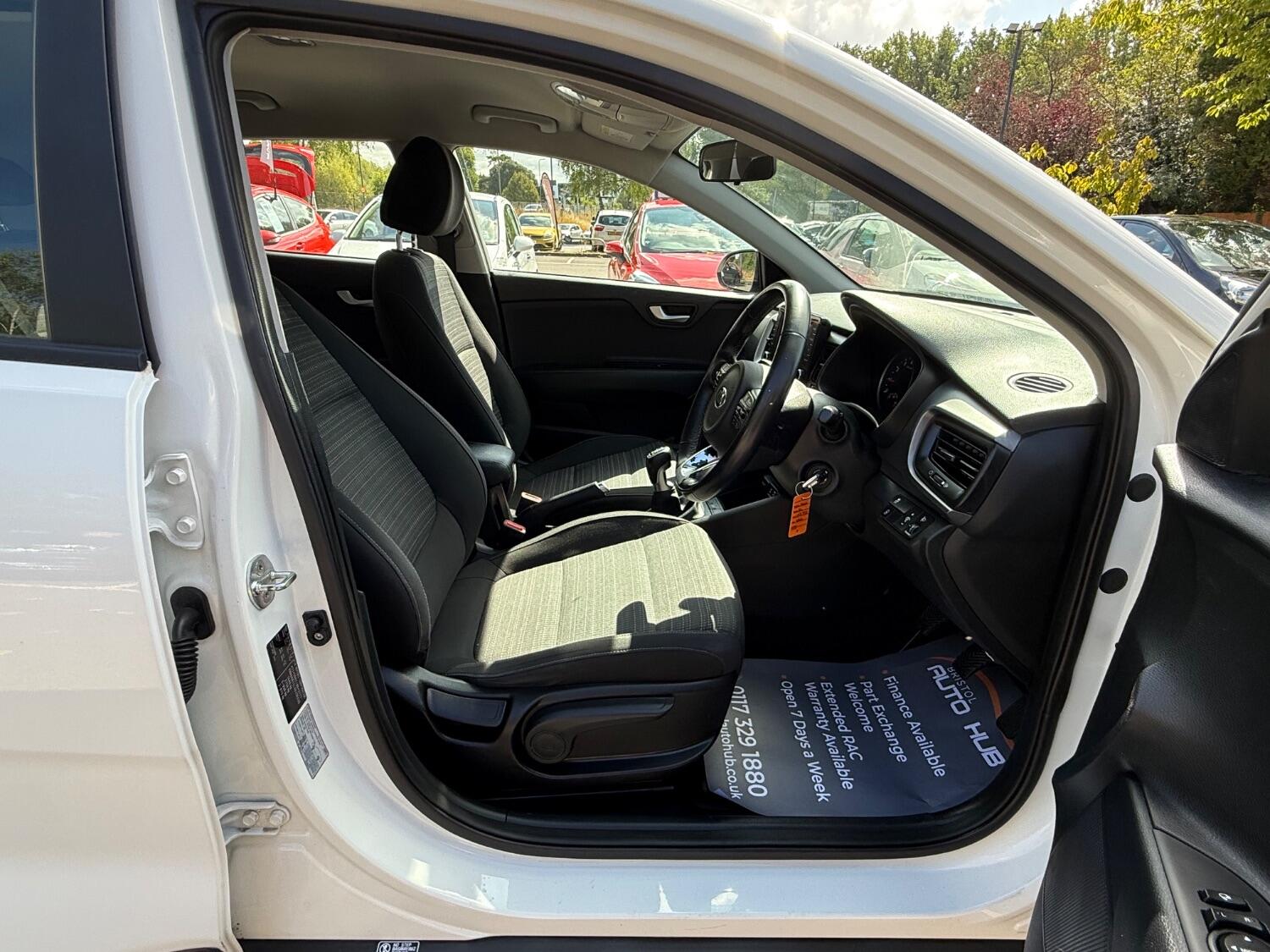 Used Kia Stonic 2018 for sale - 76793354: Photo 13