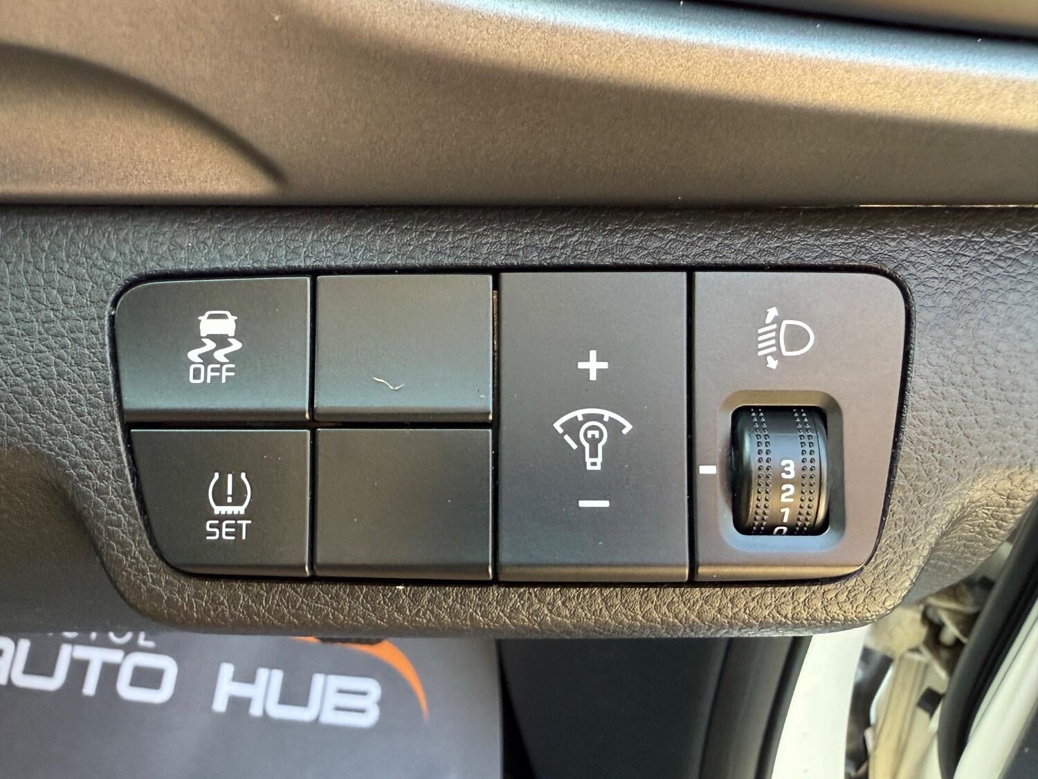 Used Kia Stonic 2018 for sale - 76793354: Photo 44