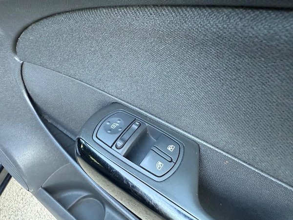 Used Vauxhall Corsa 2009 for sale - 74650937: Photo 44