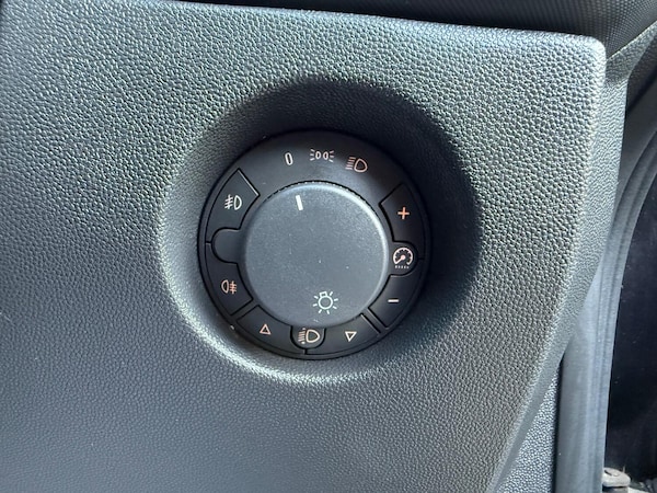 Used Vauxhall Corsa 2009 for sale - 74650937: Photo 45