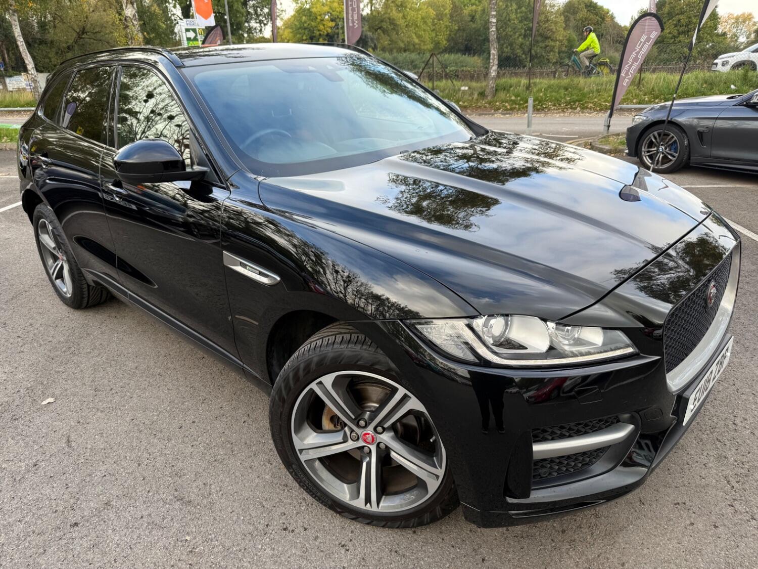 Used Jaguar F-Pace 2018 for sale - 76211775: Photo 3
