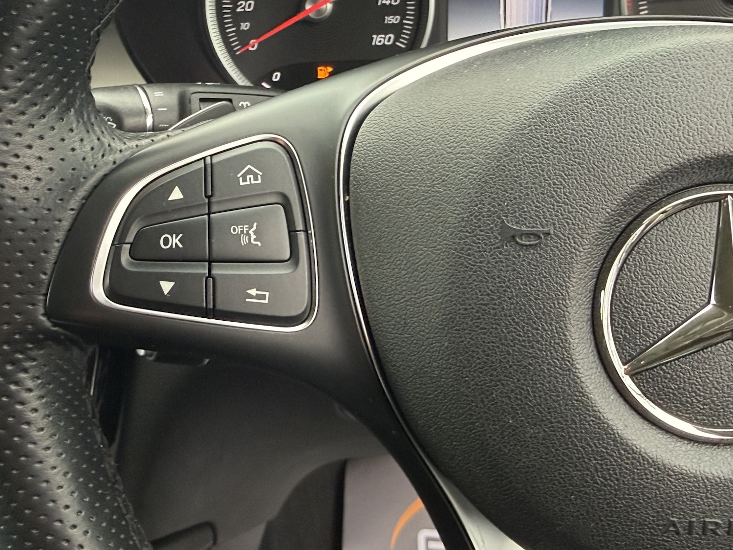 Used Mercedes-Benz GLC 2019 for sale - 77319854: Photo 32