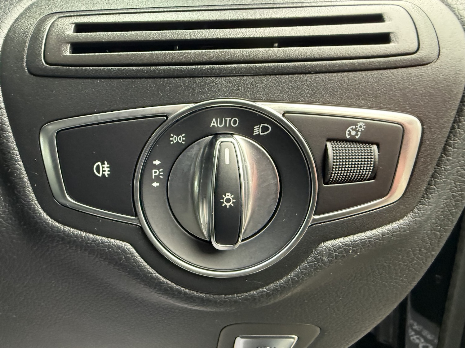 Used Mercedes-Benz GLC 2019 for sale - 77319854: Photo 51