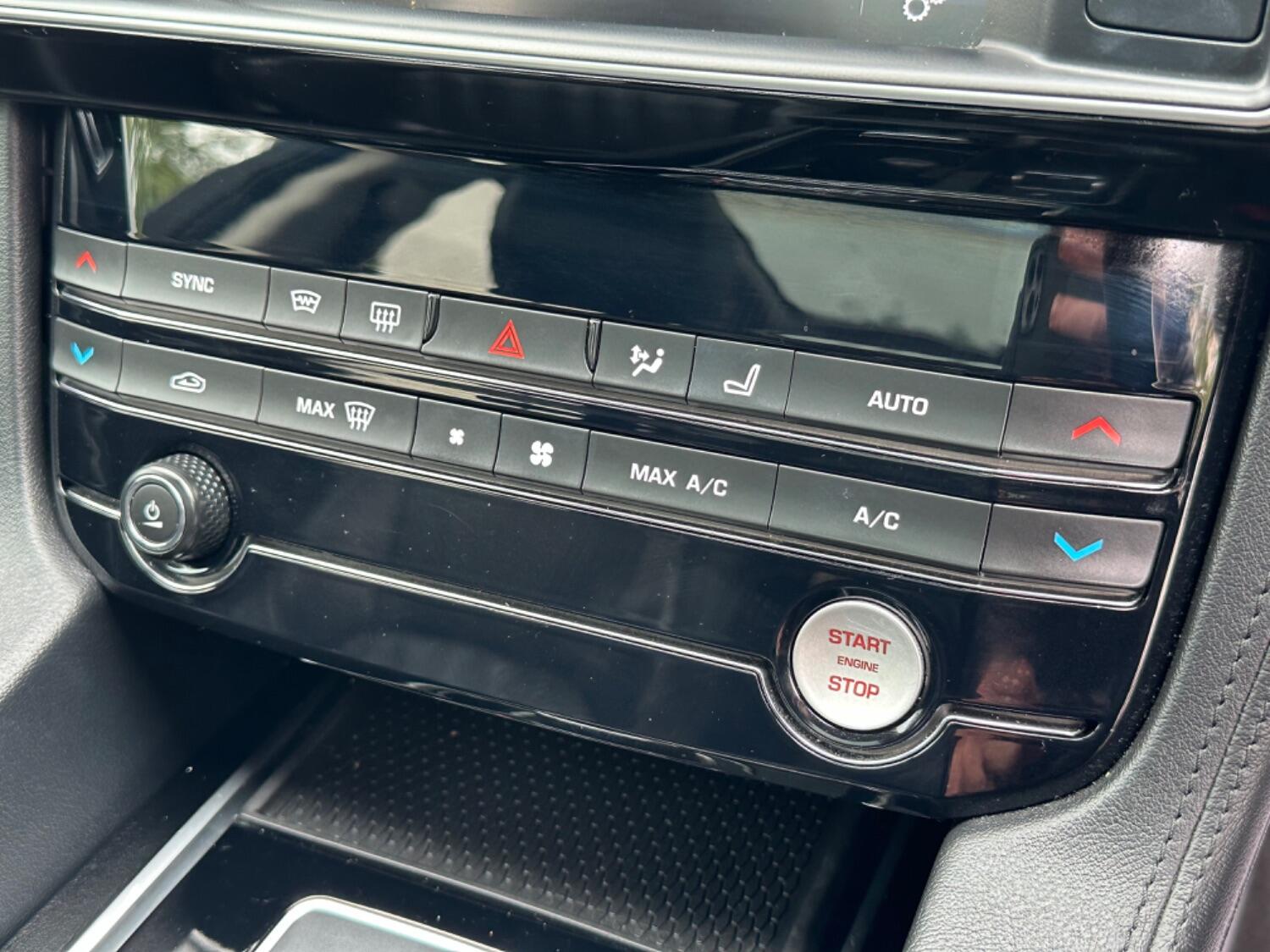 Used Jaguar F-Pace 2017 for sale - 76687275: Photo 29