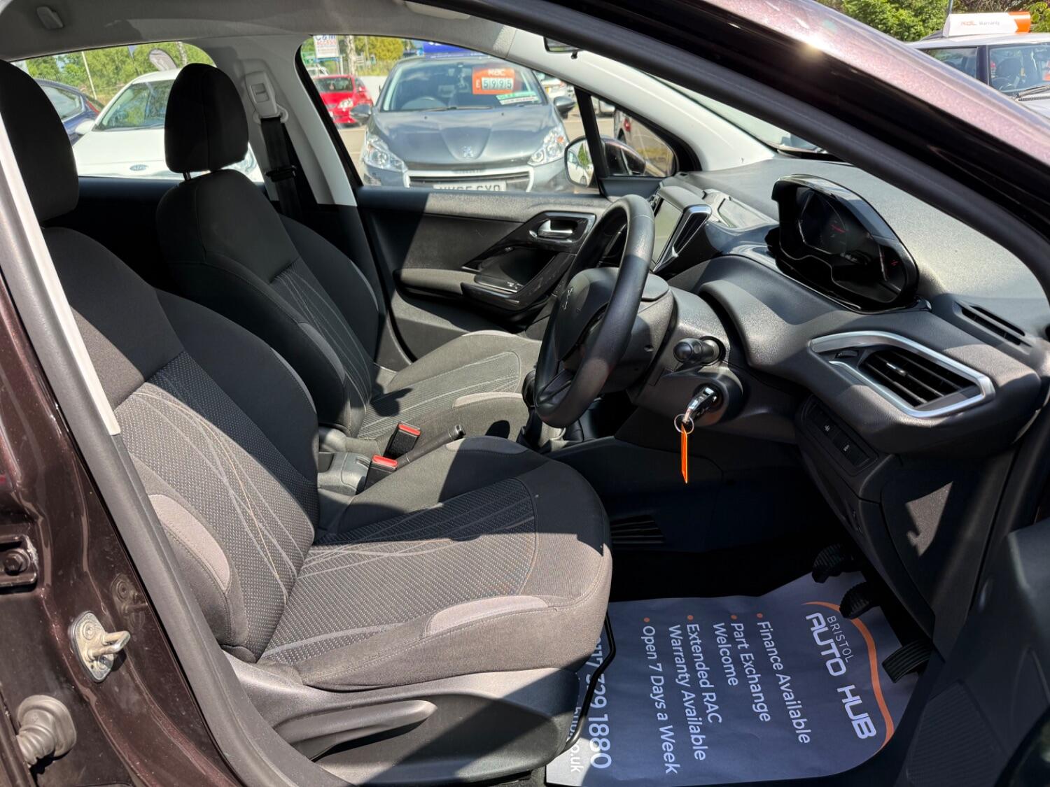 Used Peugeot 208 2012 for sale - 76579940: Photo 13