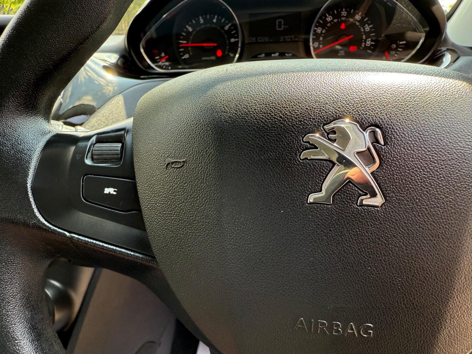 Used Peugeot 208 2012 for sale - 76579940: Photo 32