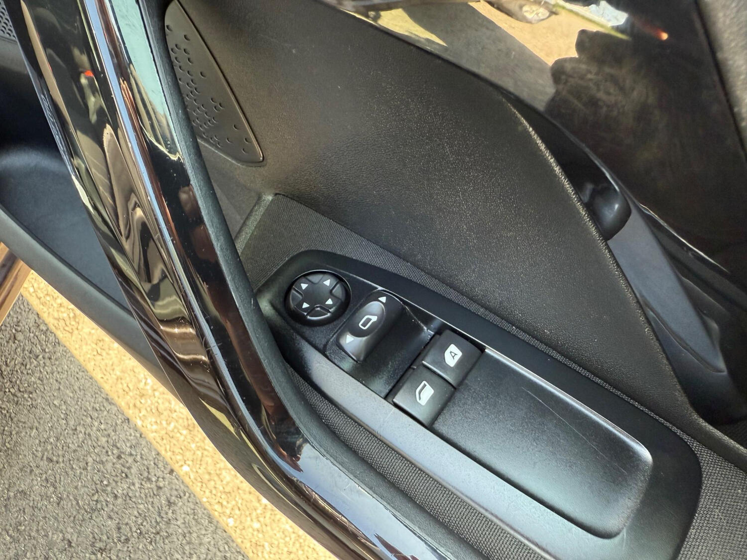 Used Peugeot 208 2012 for sale - 76579940: Photo 44