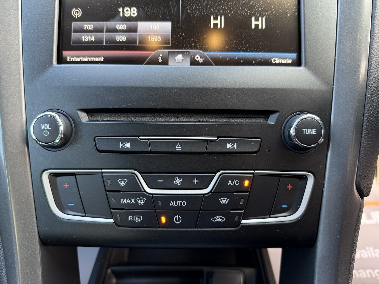 Used Ford Mondeo 2015 for sale - 76631554: Photo 31