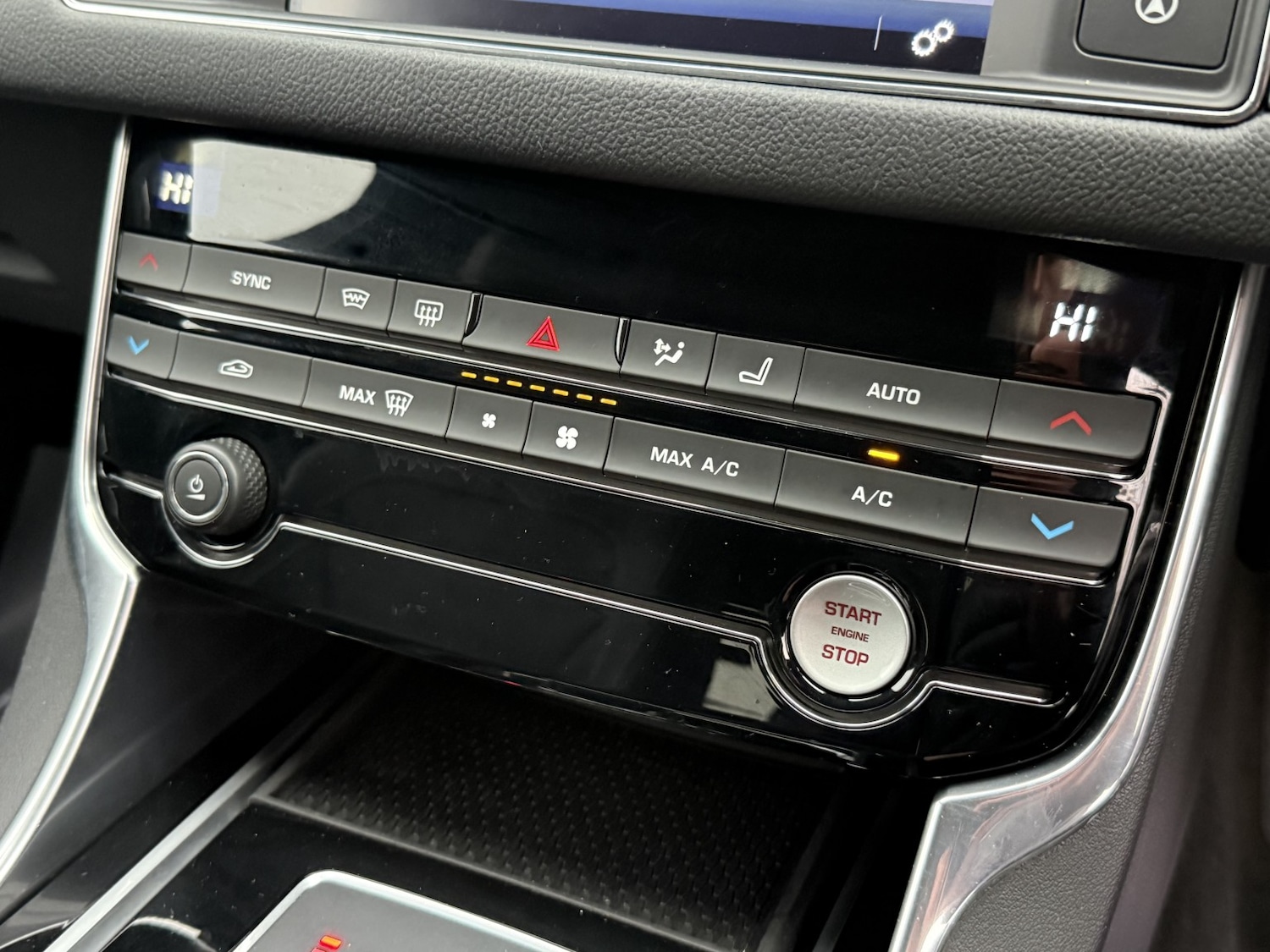 Used Jaguar XF 2017 for sale - 76982798: Photo 44