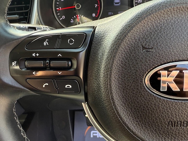 Used Kia Stonic 2018 for sale - 75539051: Photo 32