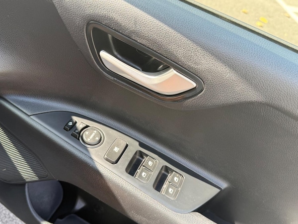 Used Kia Stonic 2018 for sale - 75539051: Photo 42