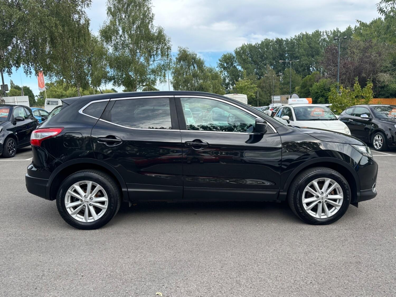 Used Nissan Qashqai 2014 for sale - 76793388: Photo 8